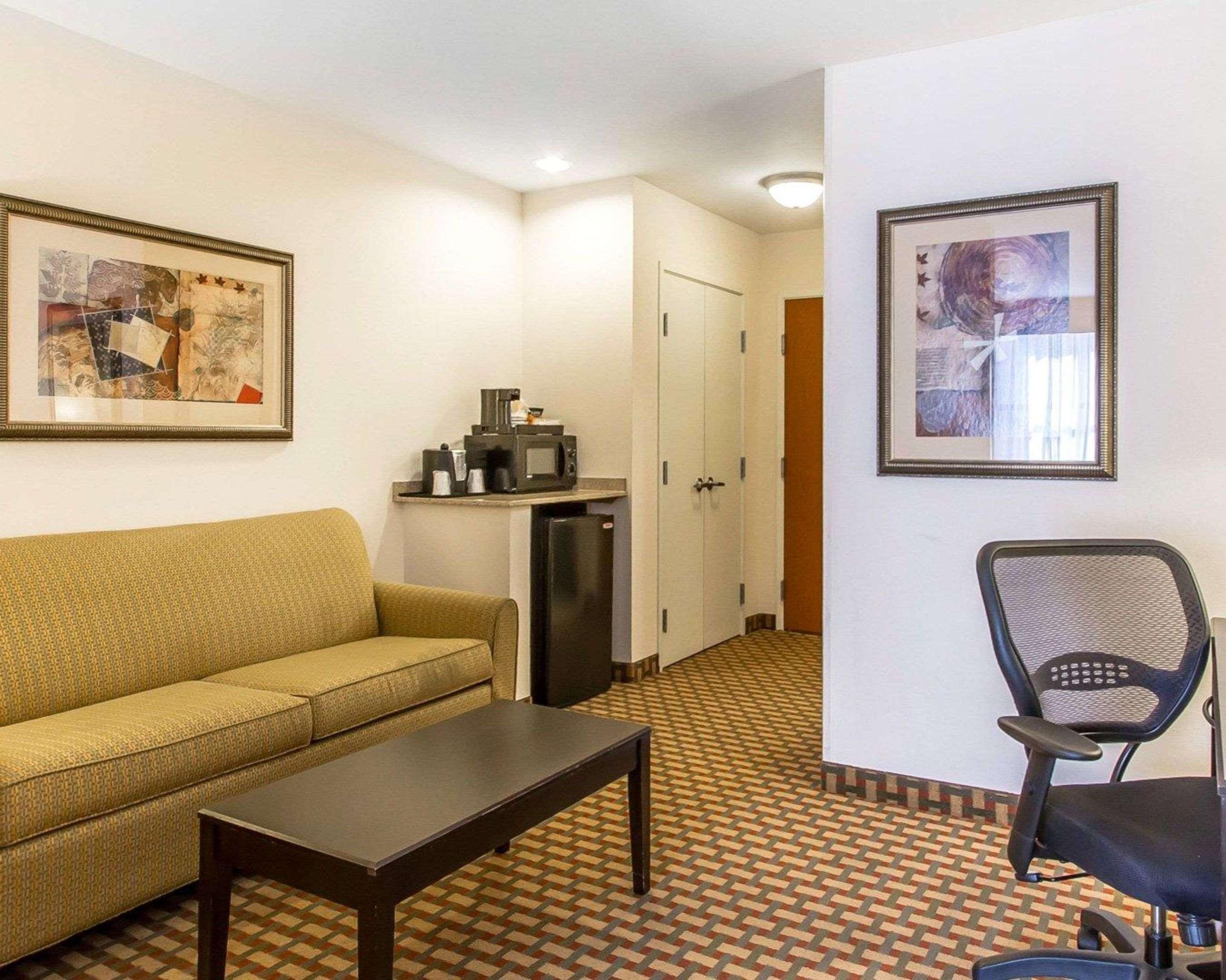 Comfort Inn & Suites Shawnee North Near I-40 Extérieur photo