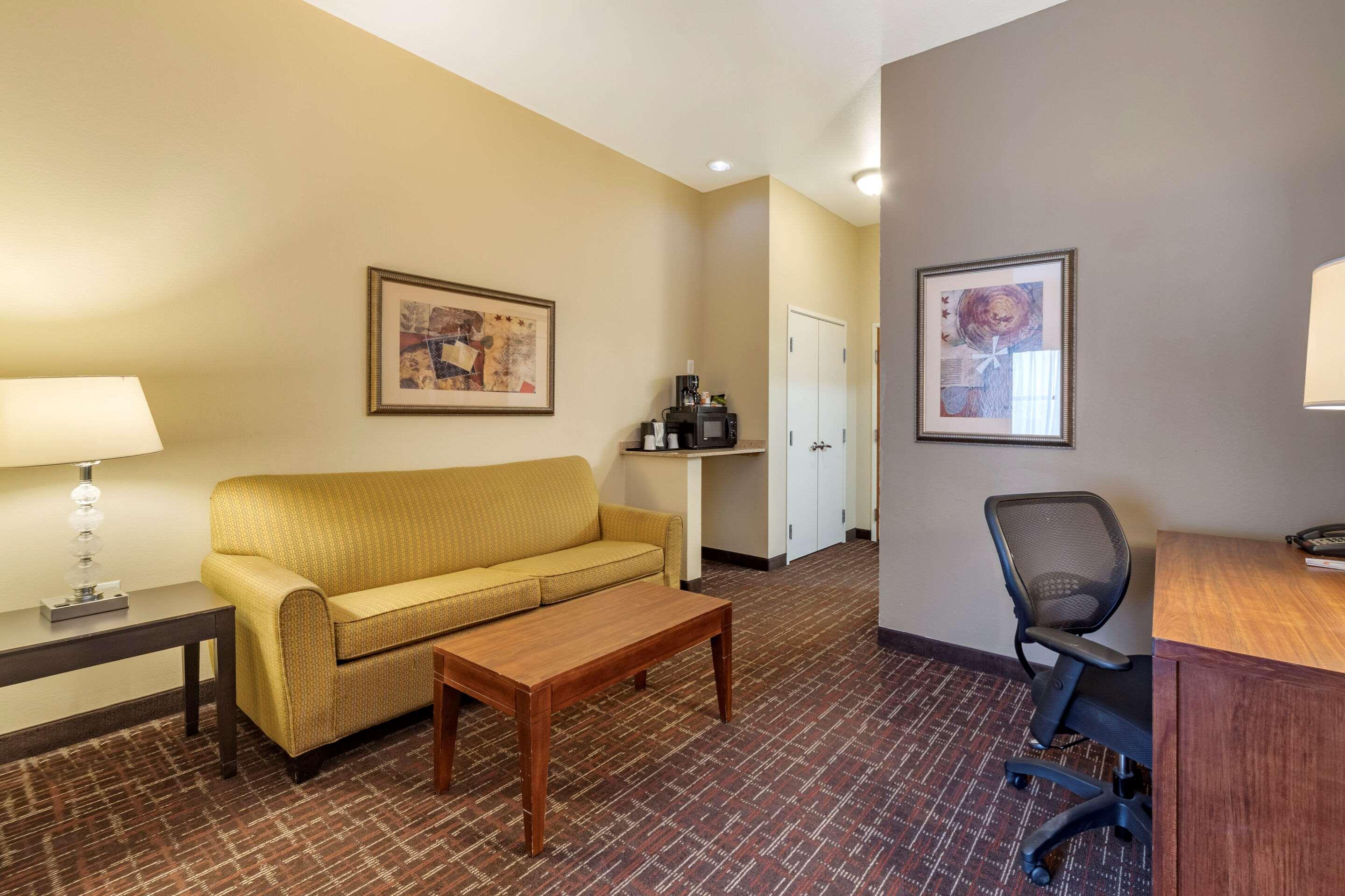 Comfort Inn & Suites Shawnee North Near I-40 Extérieur photo