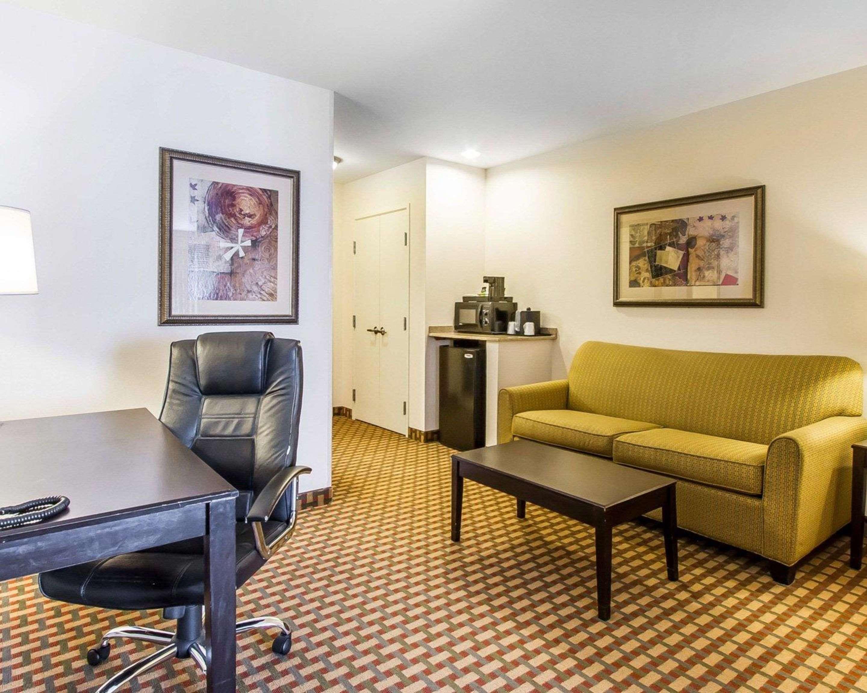 Comfort Inn & Suites Shawnee North Near I-40 Extérieur photo