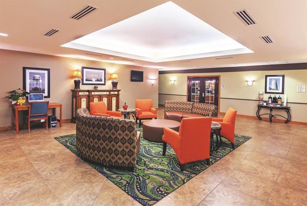 Comfort Inn & Suites Shawnee North Near I-40 Extérieur photo