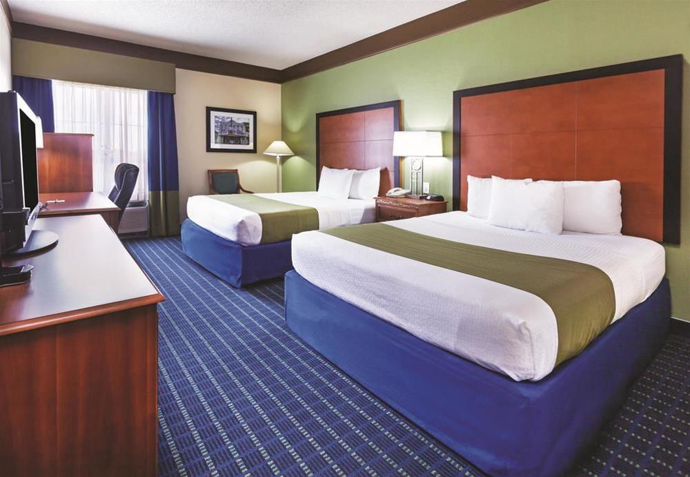 Comfort Inn & Suites Shawnee North Near I-40 Extérieur photo