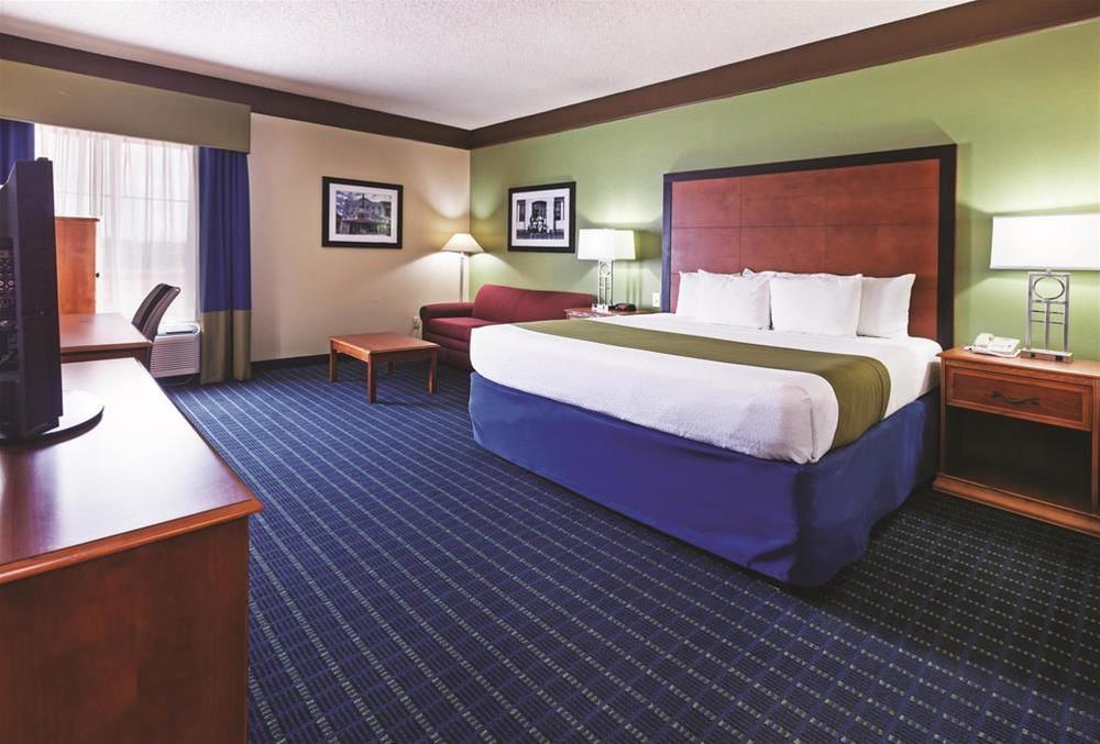 Comfort Inn & Suites Shawnee North Near I-40 Extérieur photo