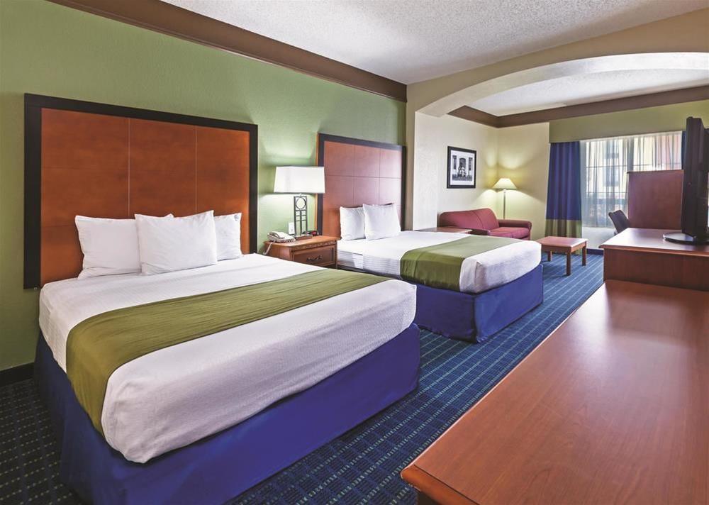 Comfort Inn & Suites Shawnee North Near I-40 Extérieur photo