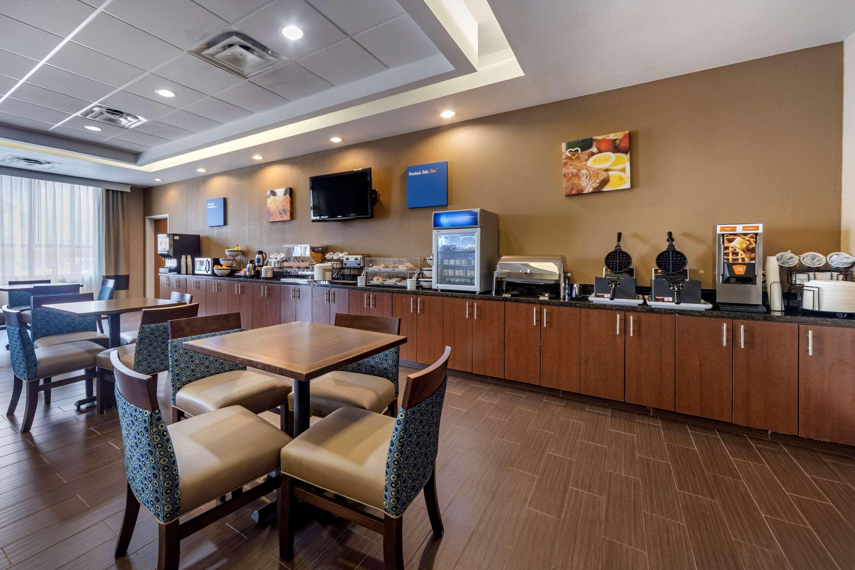 Comfort Inn & Suites Shawnee North Near I-40 Extérieur photo