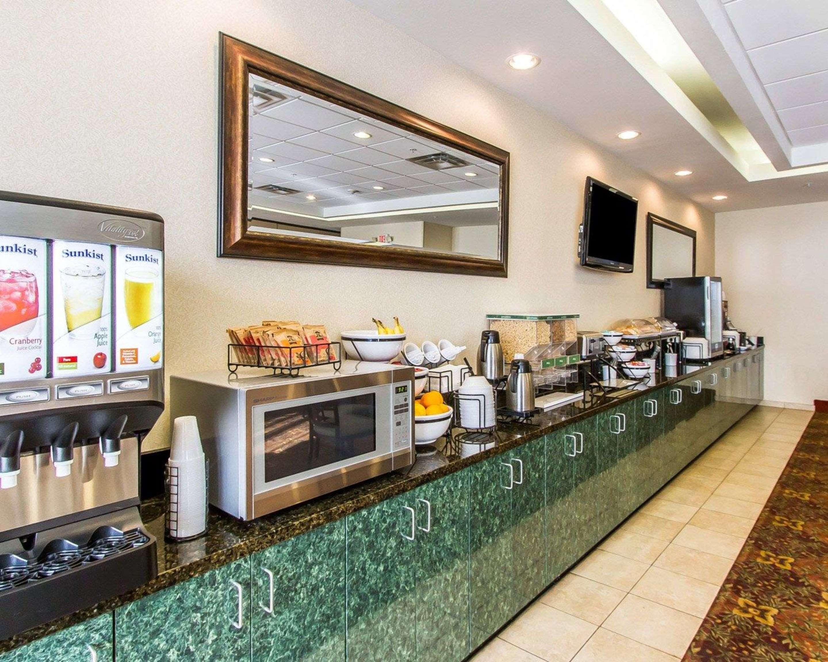 Comfort Inn & Suites Shawnee North Near I-40 Extérieur photo
