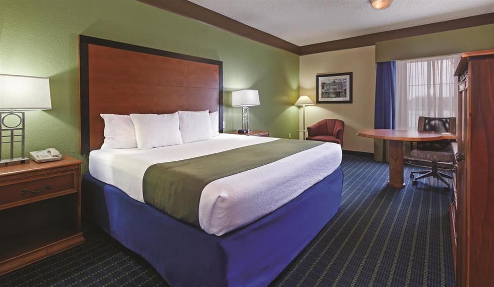 Comfort Inn & Suites Shawnee North Near I-40 Extérieur photo