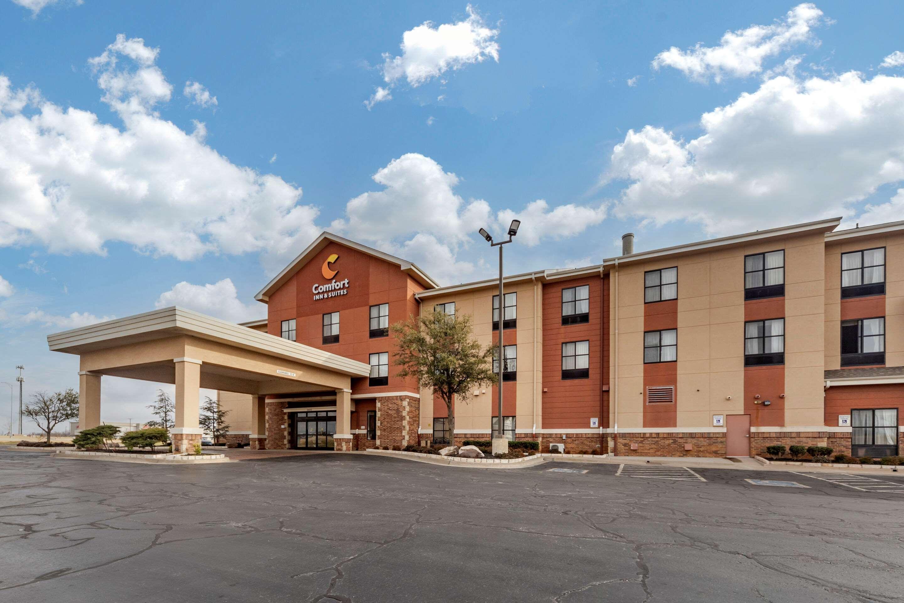 Comfort Inn & Suites Shawnee North Near I-40 Extérieur photo
