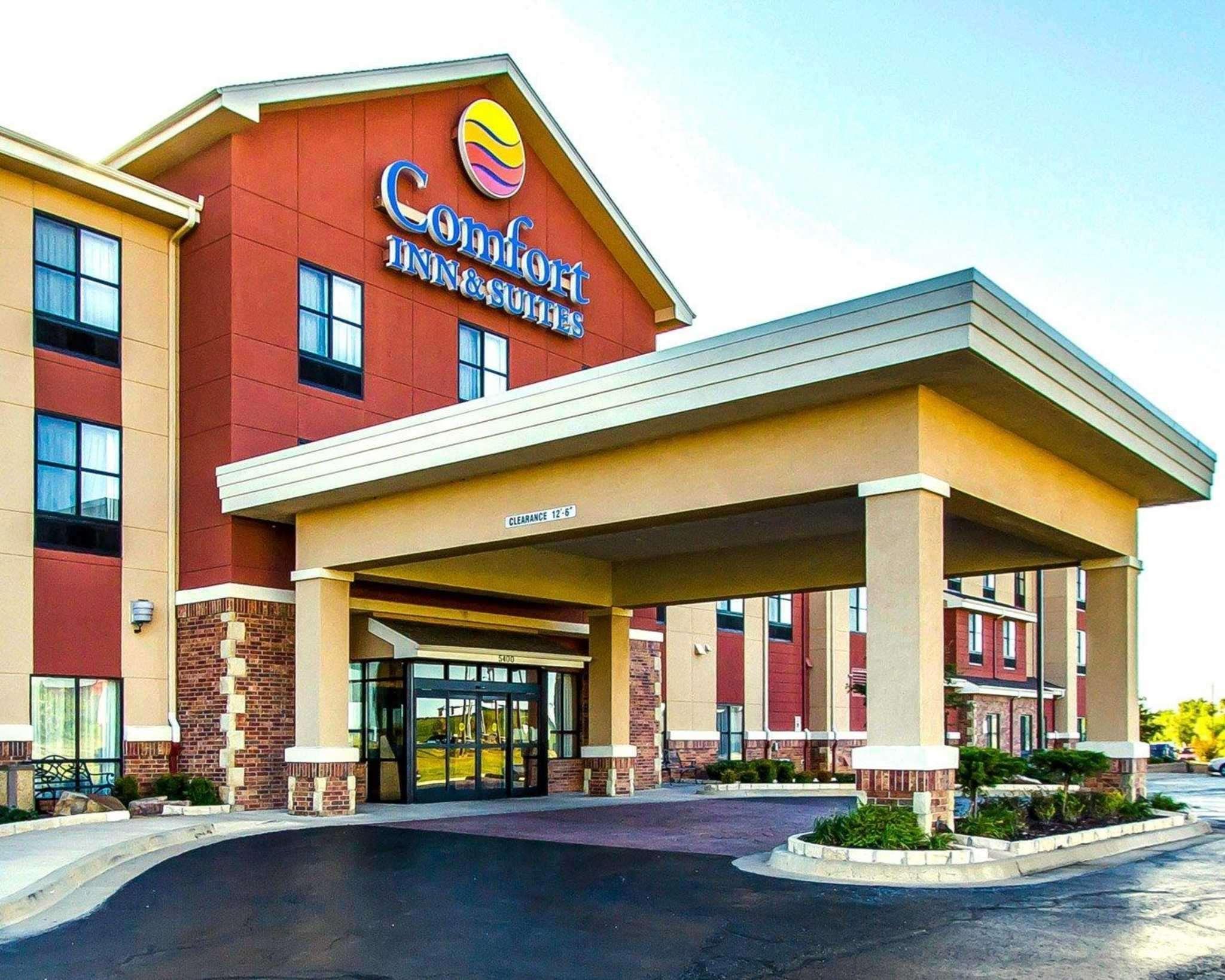 Comfort Inn & Suites Shawnee North Near I-40 Extérieur photo
