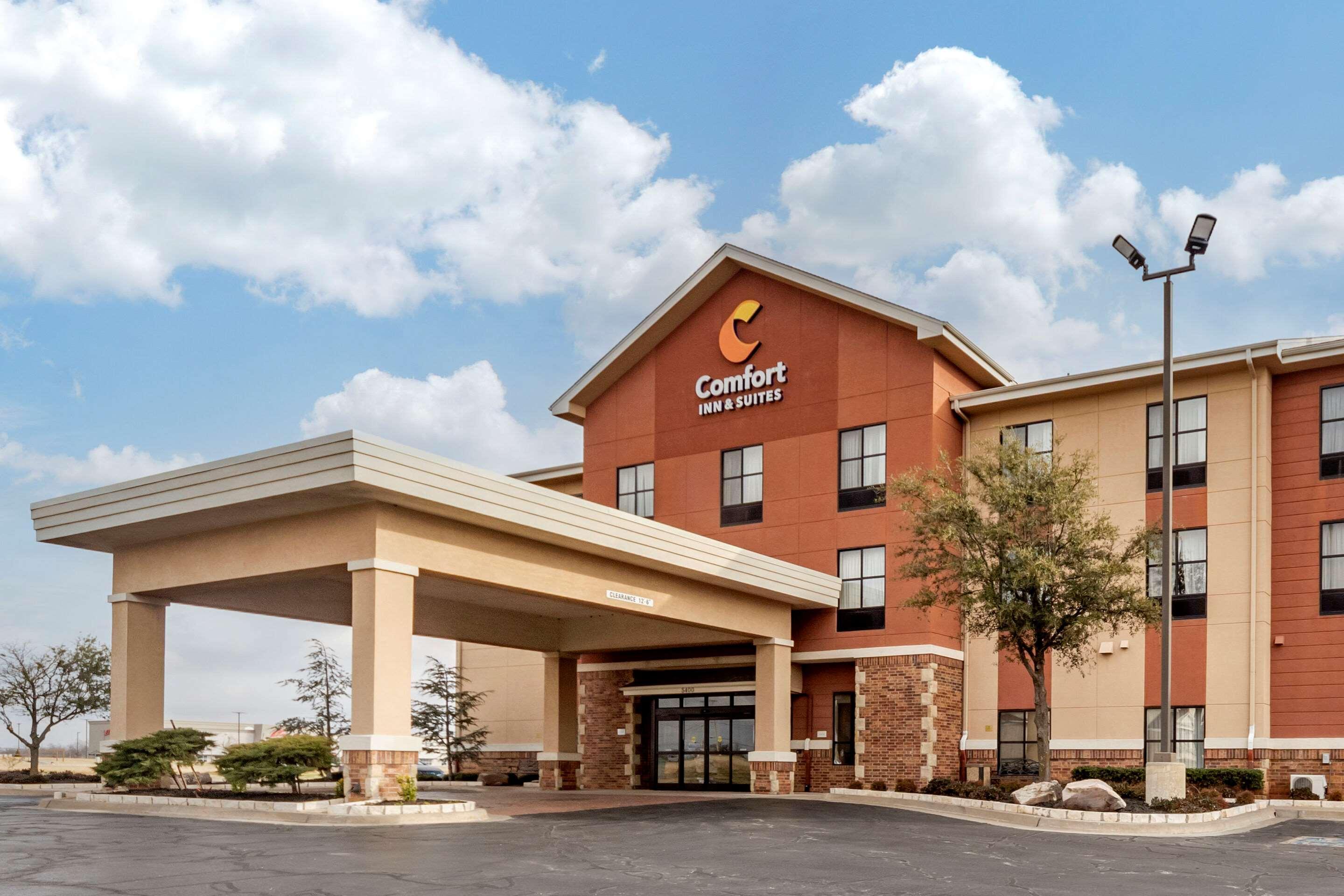 Comfort Inn & Suites Shawnee North Near I-40 Extérieur photo