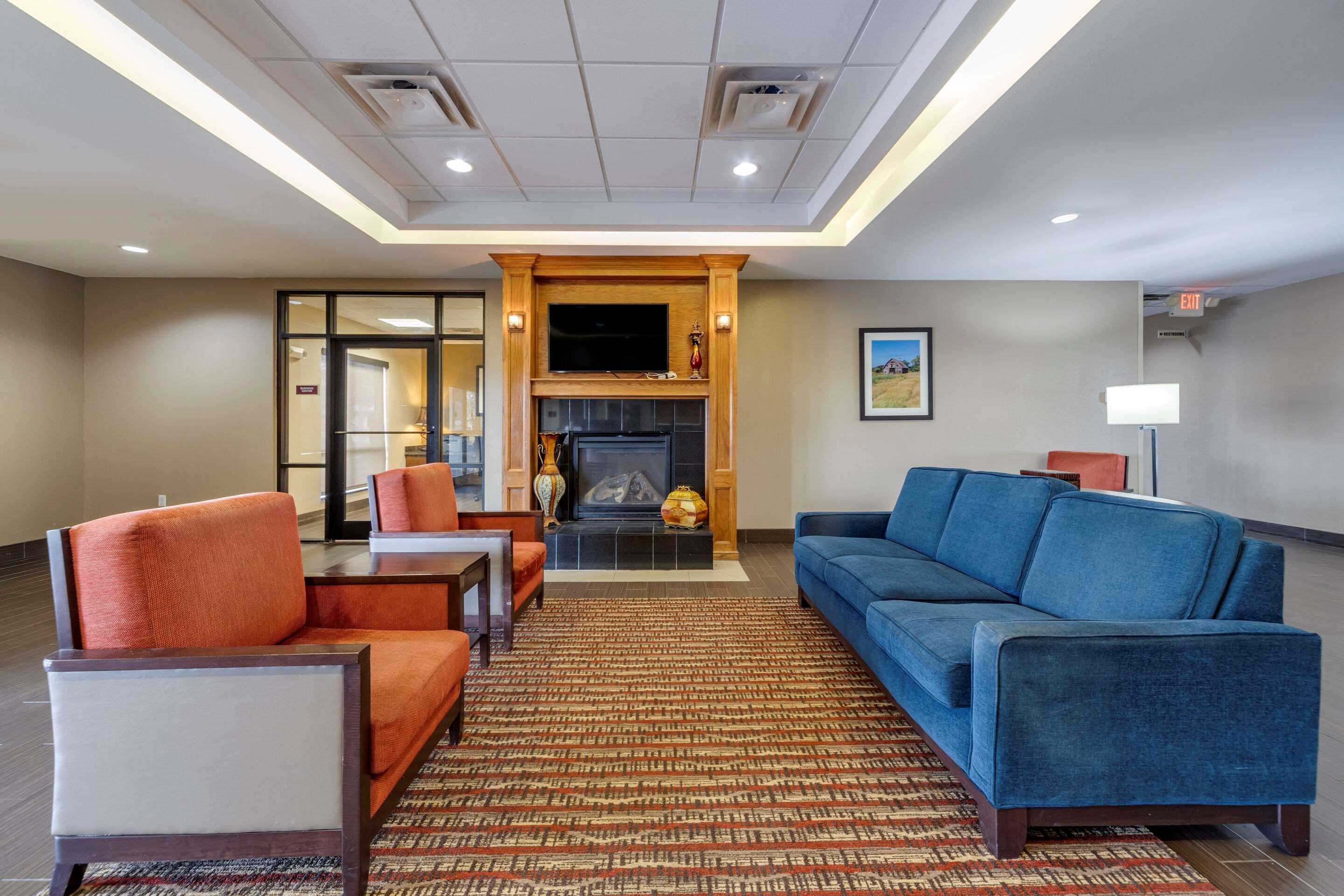 Comfort Inn & Suites Shawnee North Near I-40 Extérieur photo