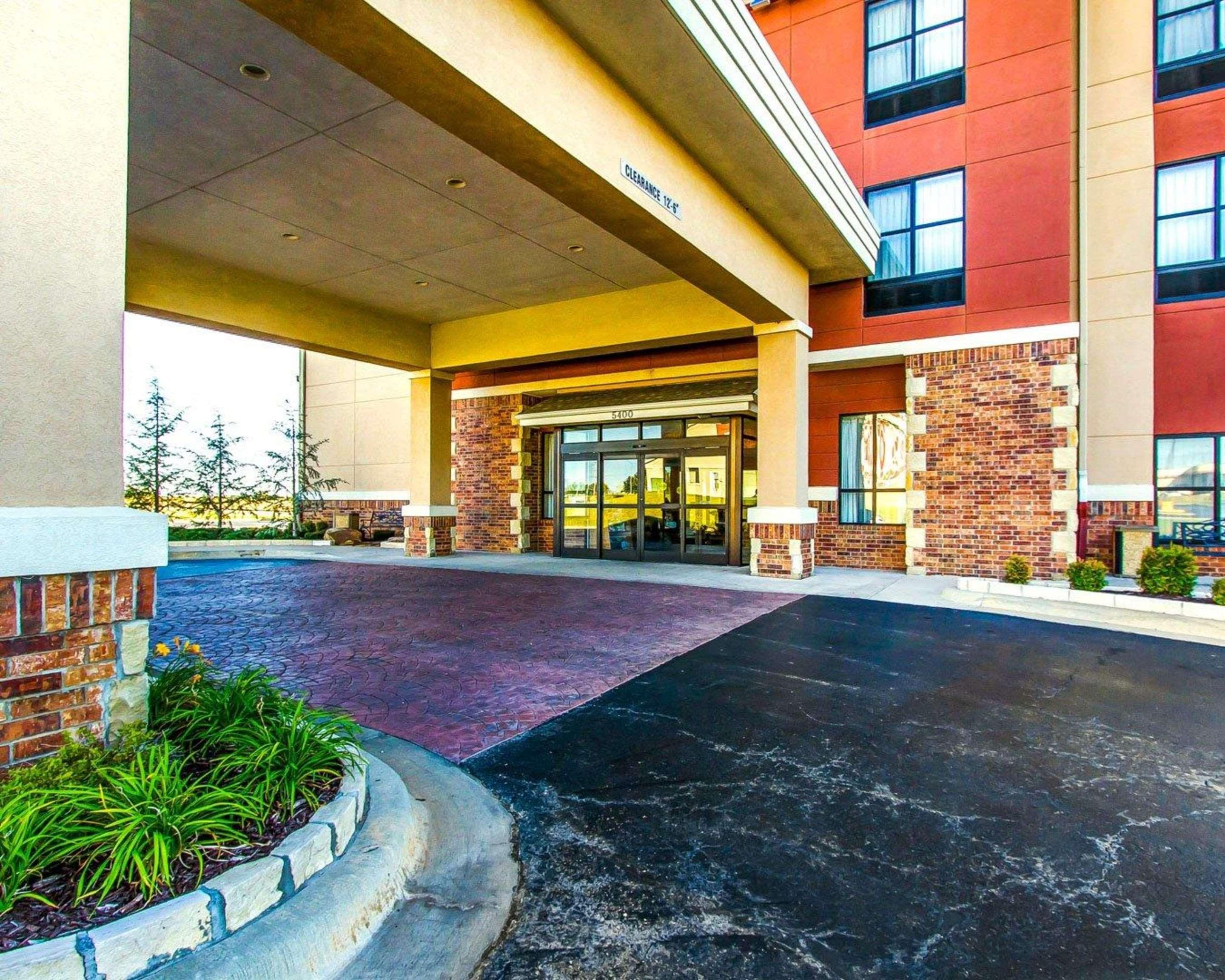 Comfort Inn & Suites Shawnee North Near I-40 Extérieur photo
