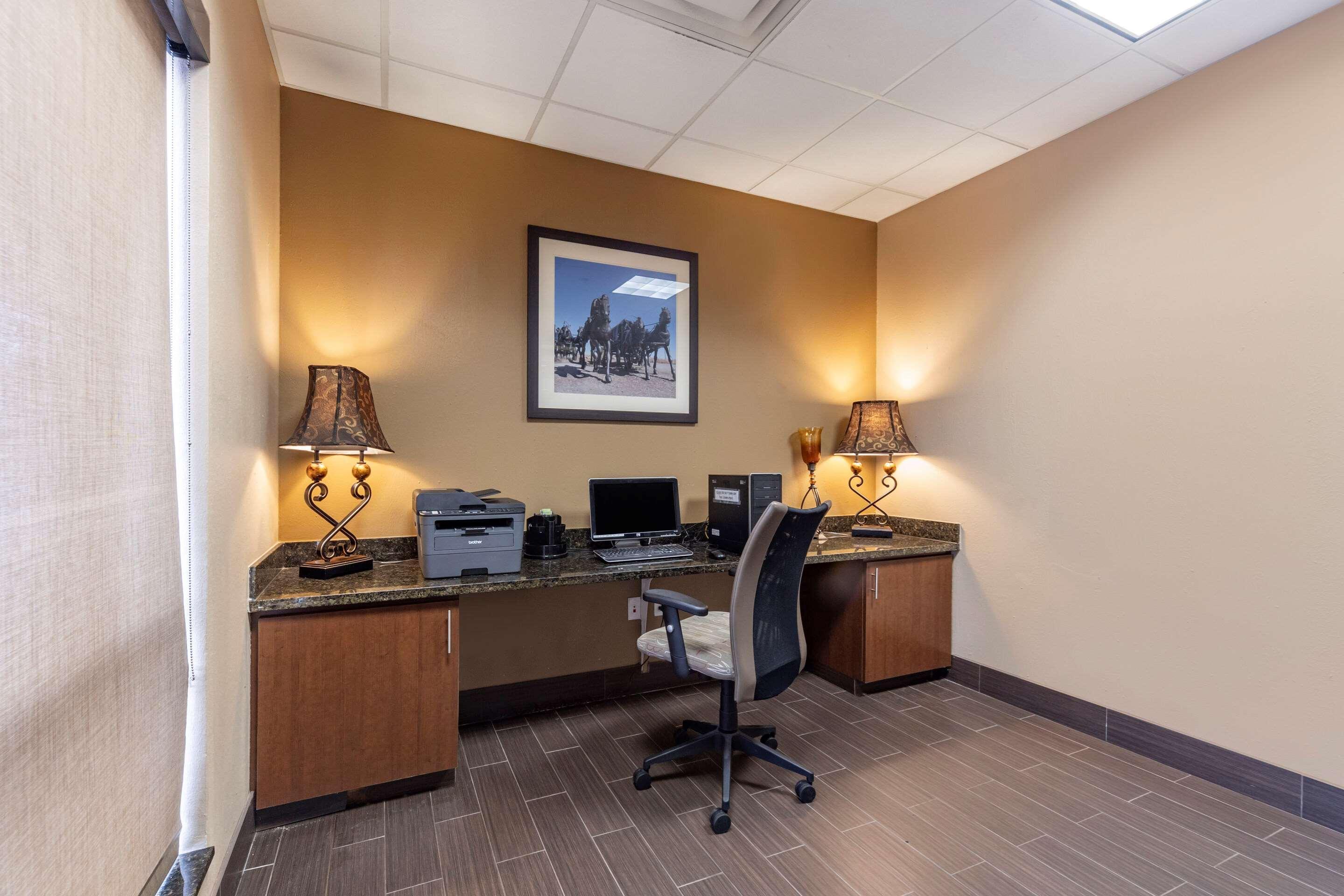 Comfort Inn & Suites Shawnee North Near I-40 Extérieur photo