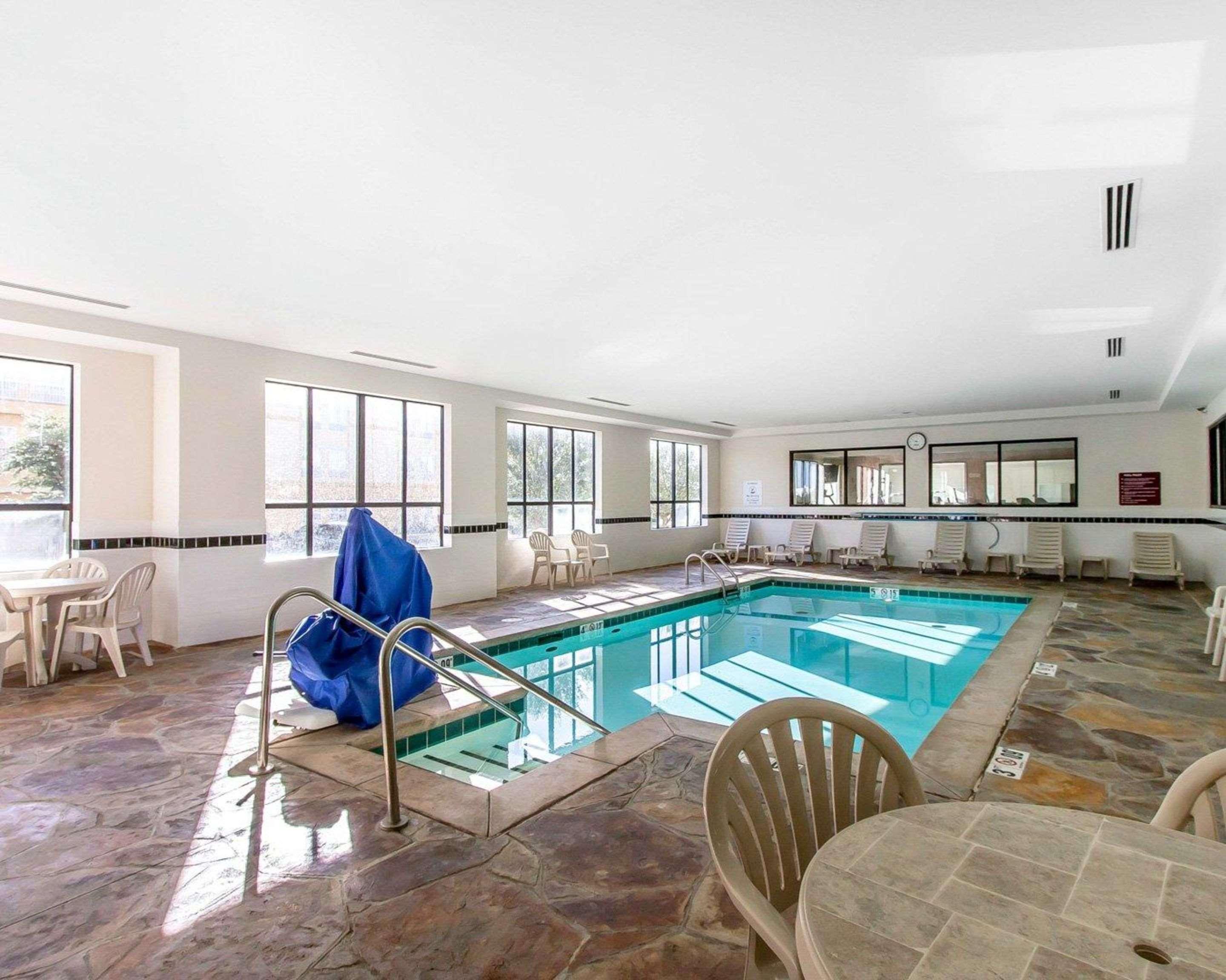 Comfort Inn & Suites Shawnee North Near I-40 Extérieur photo