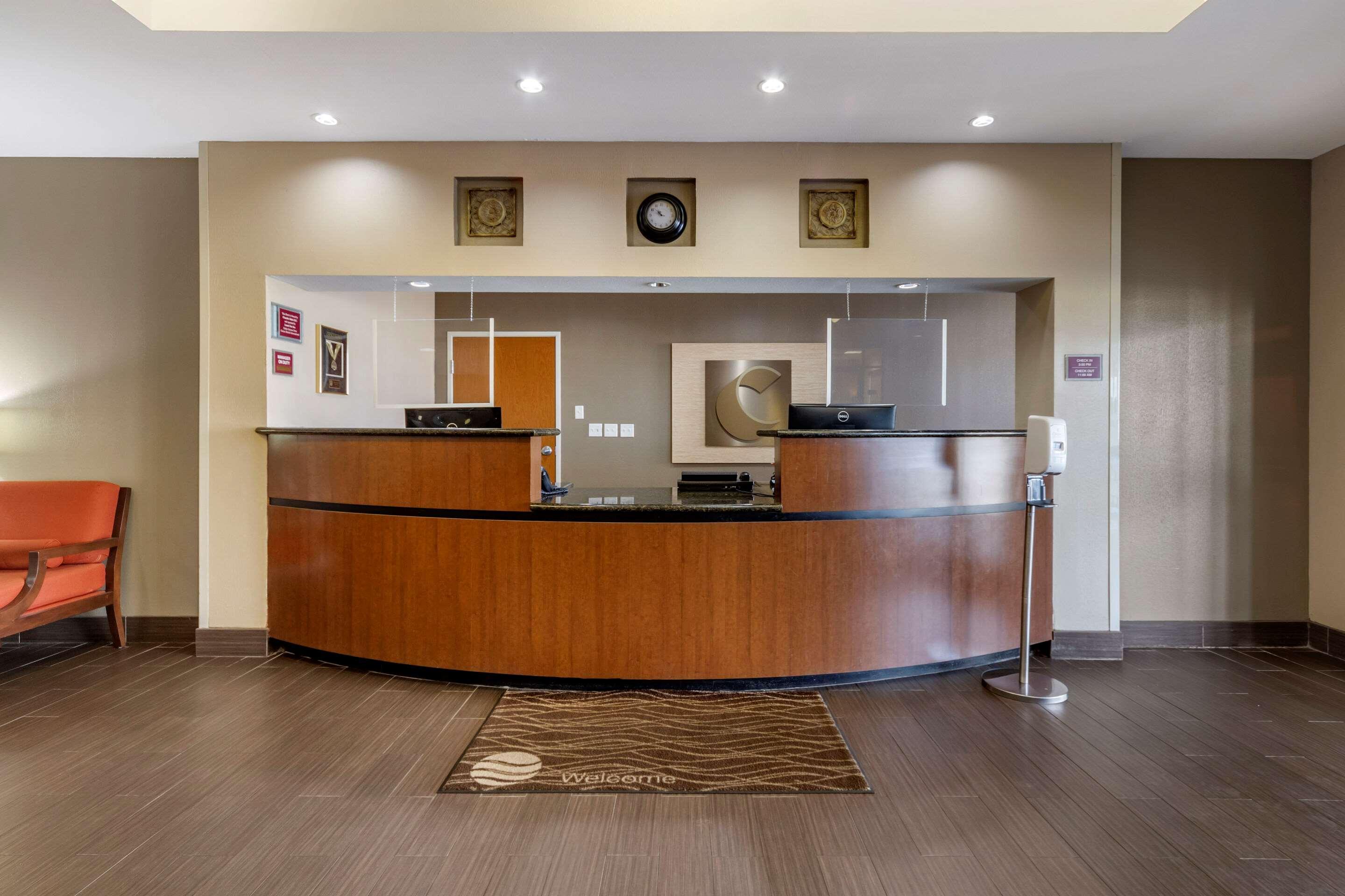 Comfort Inn & Suites Shawnee North Near I-40 Extérieur photo