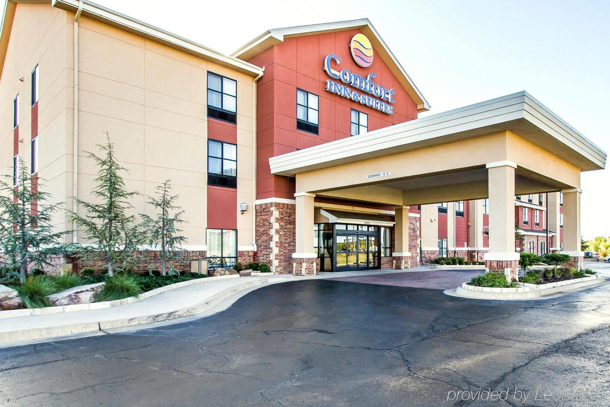 Comfort Inn & Suites Shawnee North Near I-40 Extérieur photo